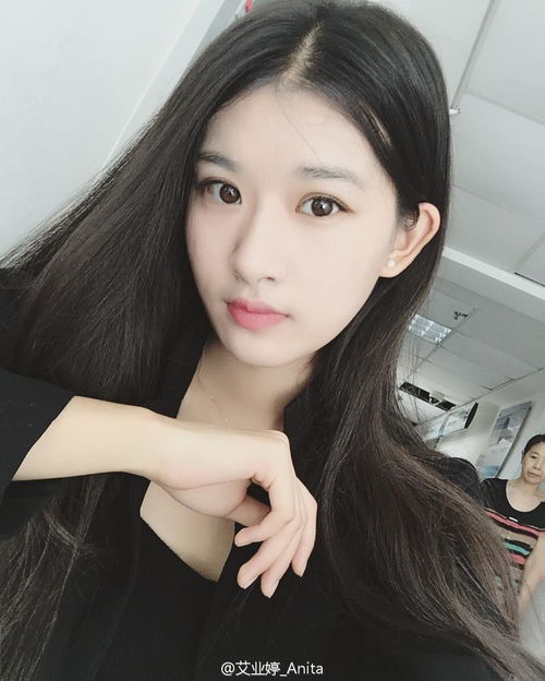 組圖 中戲女生素顏清純大長(zhǎng)腿，網(wǎng)友驚呼“撞臉劉亦菲”